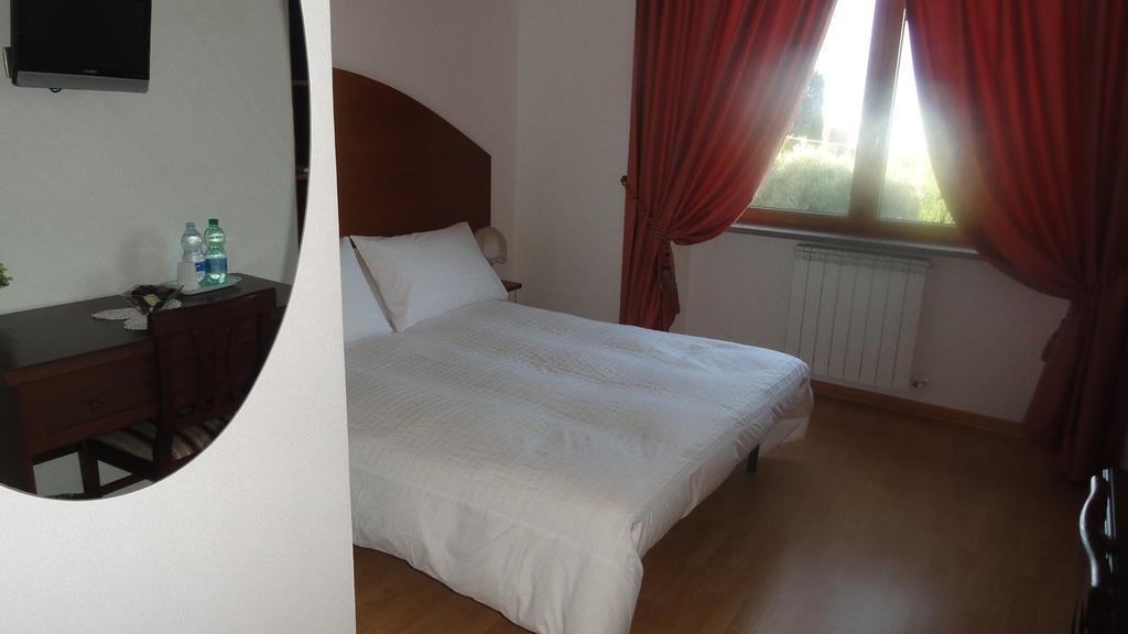 Bed And Breakfast La Corte Degli Ulivi Civitavecchia Room photo