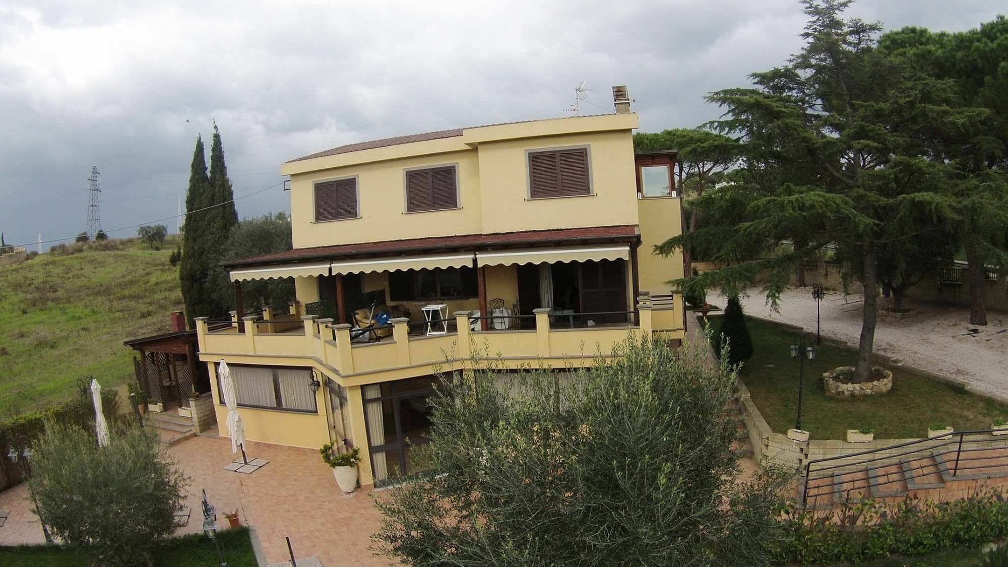 Bed And Breakfast La Corte Degli Ulivi Civitavecchia Exterior photo