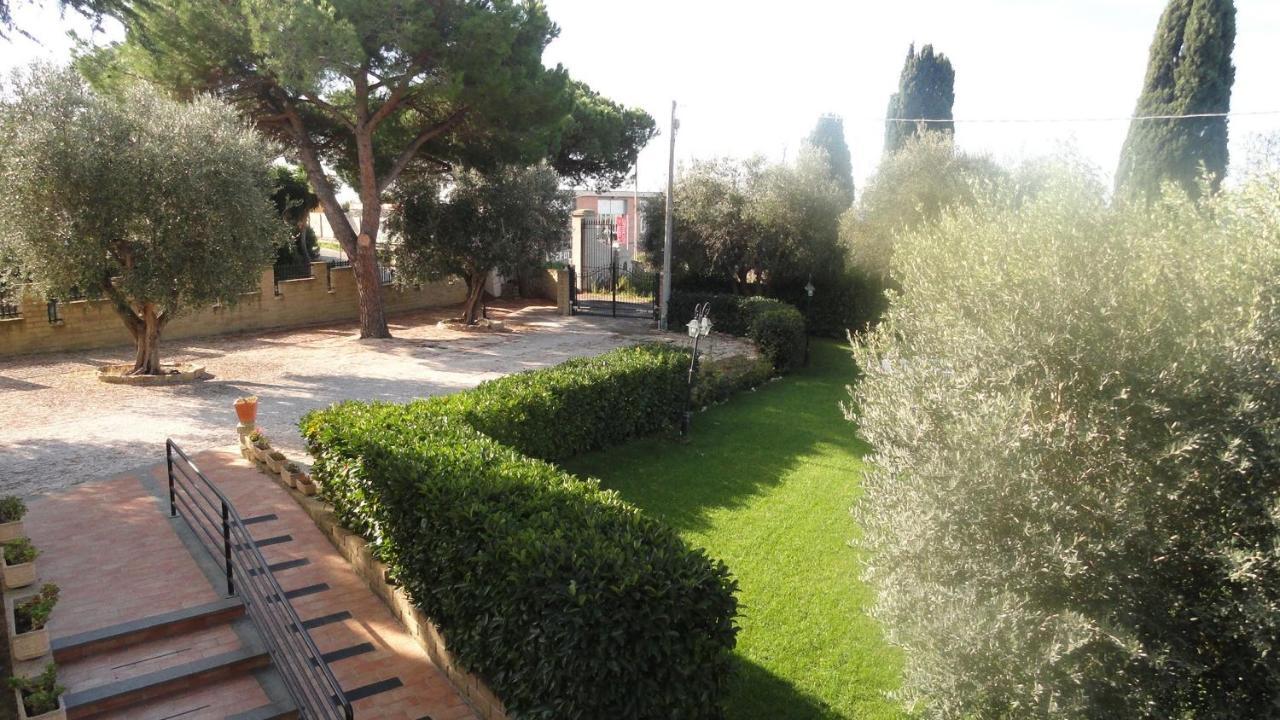 Bed And Breakfast La Corte Degli Ulivi Civitavecchia Exterior photo