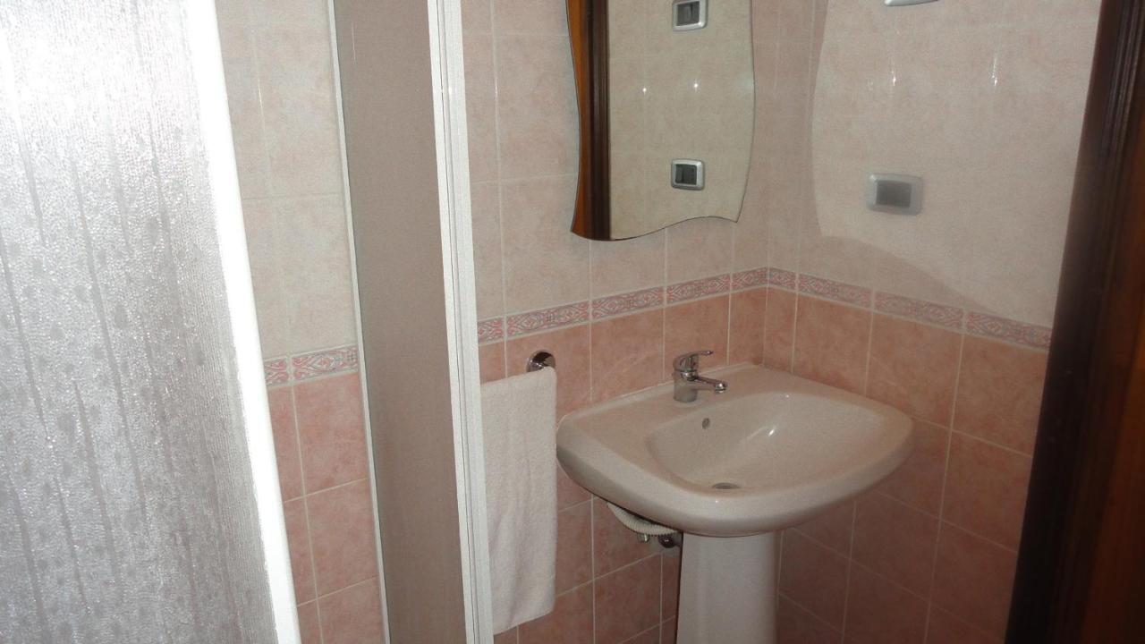Bed And Breakfast La Corte Degli Ulivi Civitavecchia Room photo